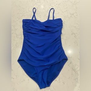 Never worn suit. Can be worn strapless. Size XL.